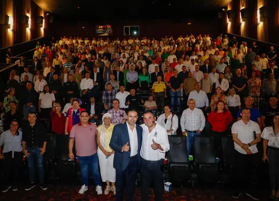 Alcalde de Floridablanca llevó al cine sus primeros 100 días de gobierno